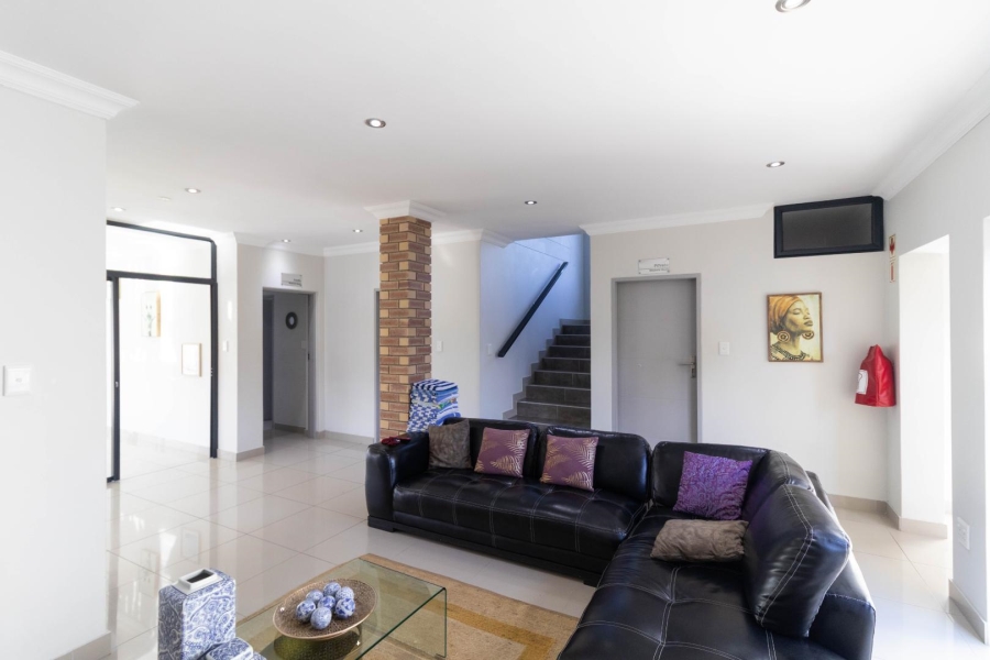 7 Bedroom Property for Sale in Sandbaai Western Cape